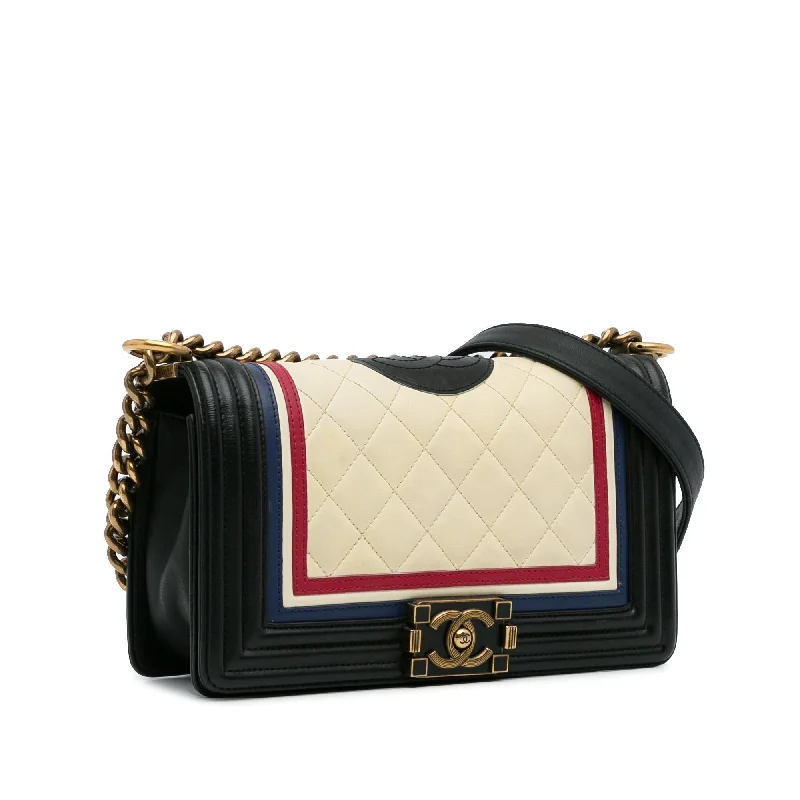 Chanel Lightweight Handbag for Daily ErrandsChanel Crest-Embellished Medium Boy Bag (ThPZsB)