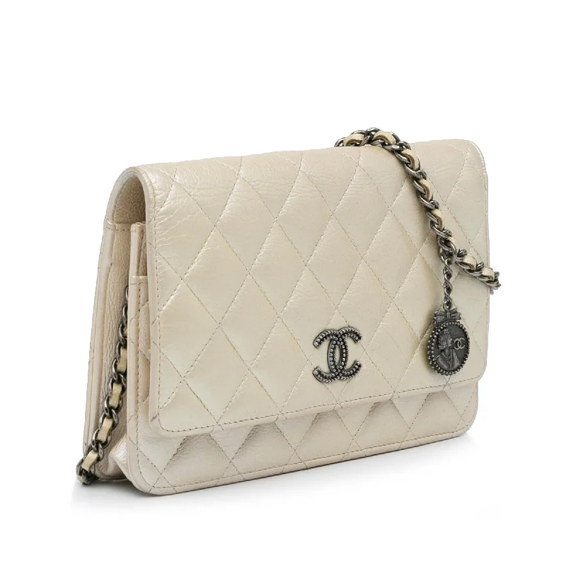 Chanel Vintage Inspired Handbag for Retro LoversChanel Iridescent Lambskin CC Wallet on Chain (SScnie)