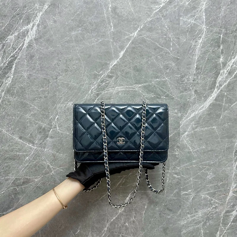 Chanel Designer Handbag with Unique DesignWOC Wallet On Chain Dark Blue Patent Leather No 20