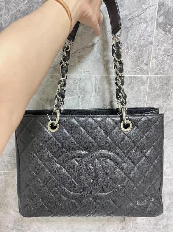 Chanel Quilted Leather Shoulder Bag for Fashionistas[Clearance] Authentic Grand Shopping Tote GST with Silver Hardware