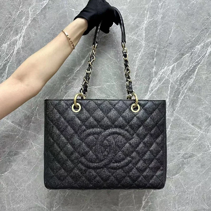 Chanel All - Match Handbag for Versatile Styling*Like New* GST Caviar Grand Shopping Tote No 17